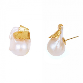 cordelia-pearl-stud-earrings-pin